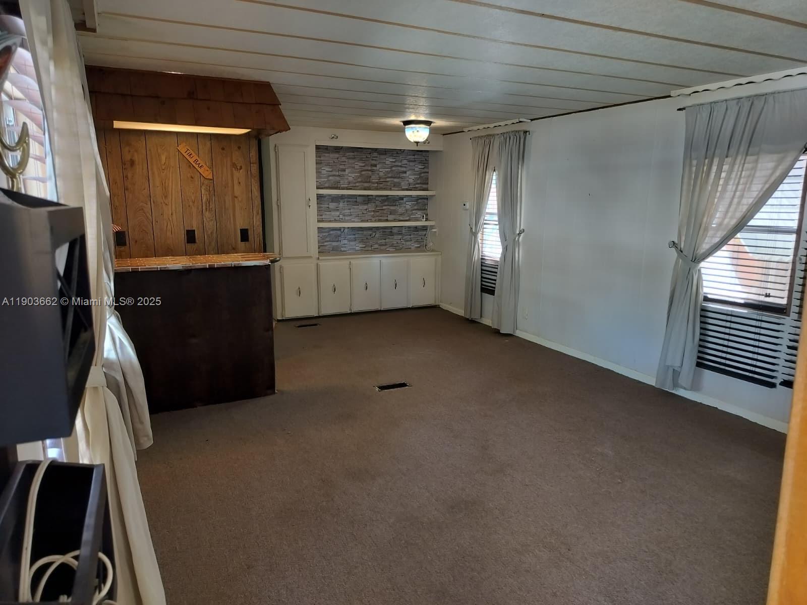 KEY LARGO TRAILER VILLAGE - Residential