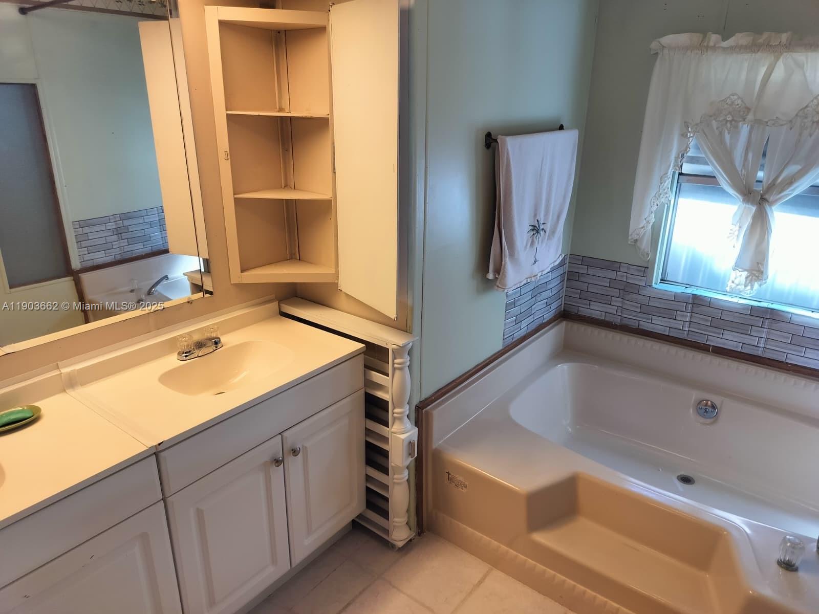 KEY LARGO TRAILER VILLAGE - Residential