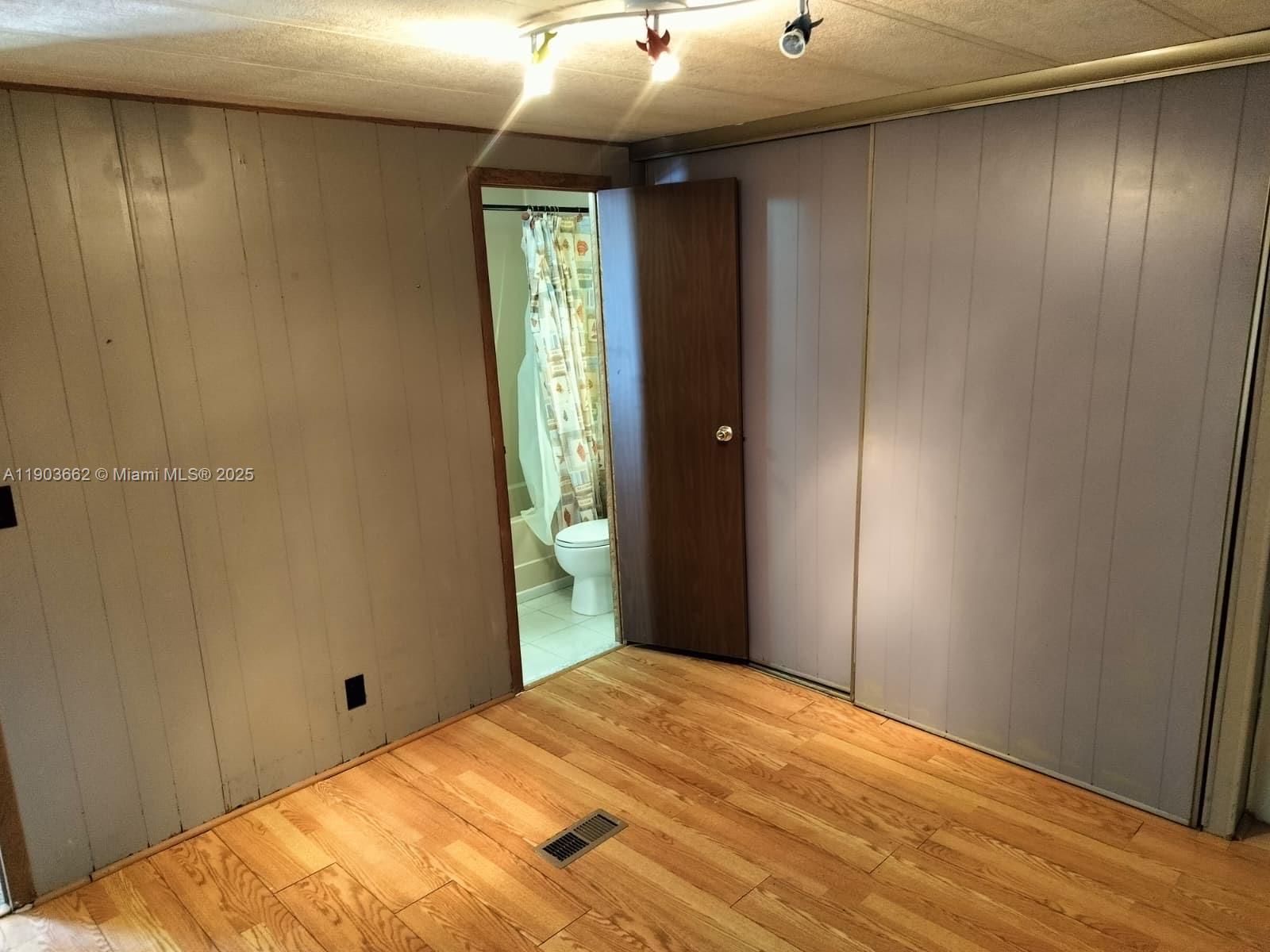 KEY LARGO TRAILER VILLAGE - Residential