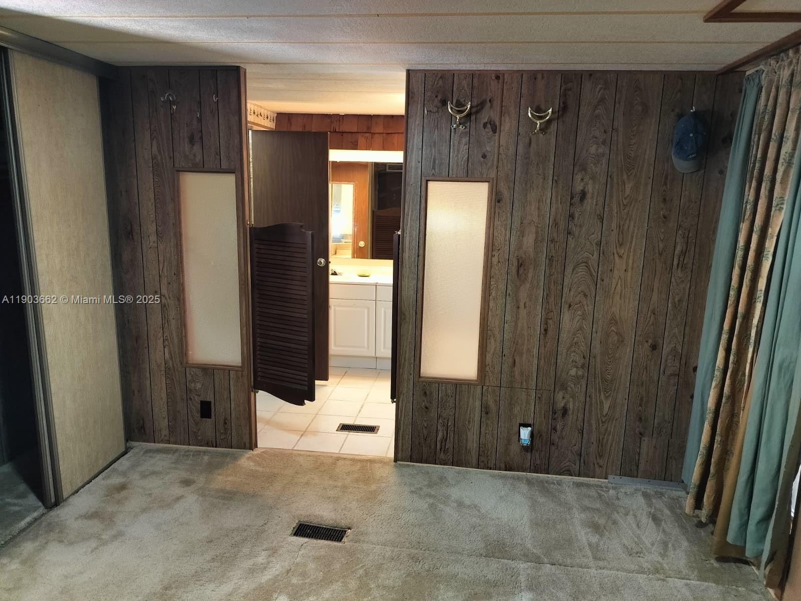 KEY LARGO TRAILER VILLAGE - Residential