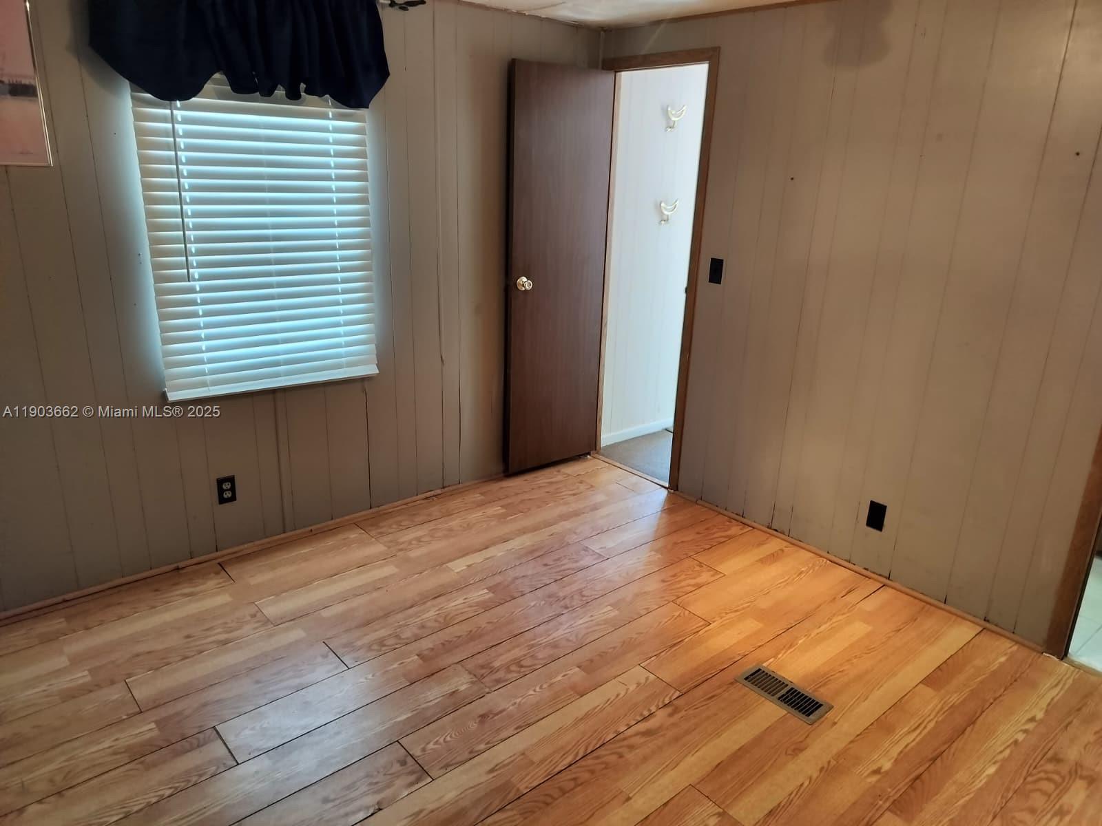 KEY LARGO TRAILER VILLAGE - Residential