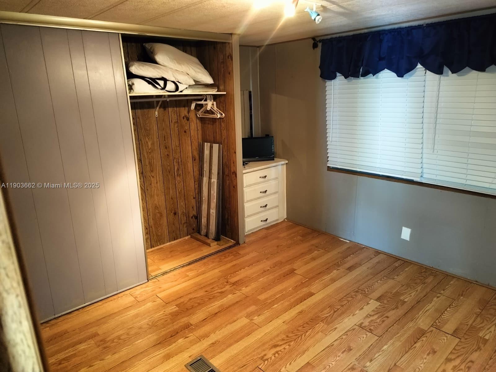 KEY LARGO TRAILER VILLAGE - Residential