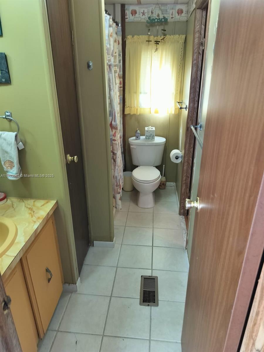 KEY LARGO TRAILER VILLAGE - Residential