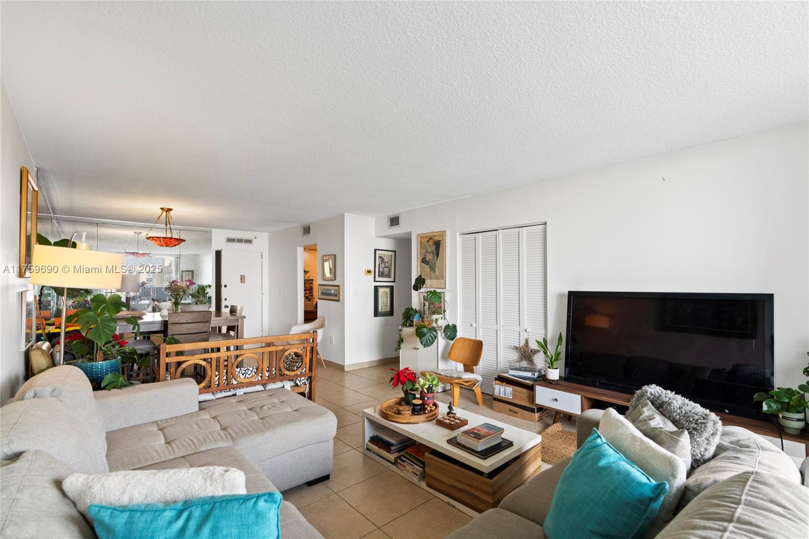 2780 NE 183rd St 807