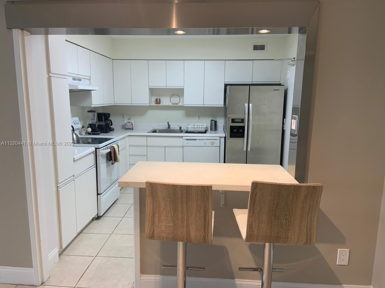 5151 Collins Ave 727