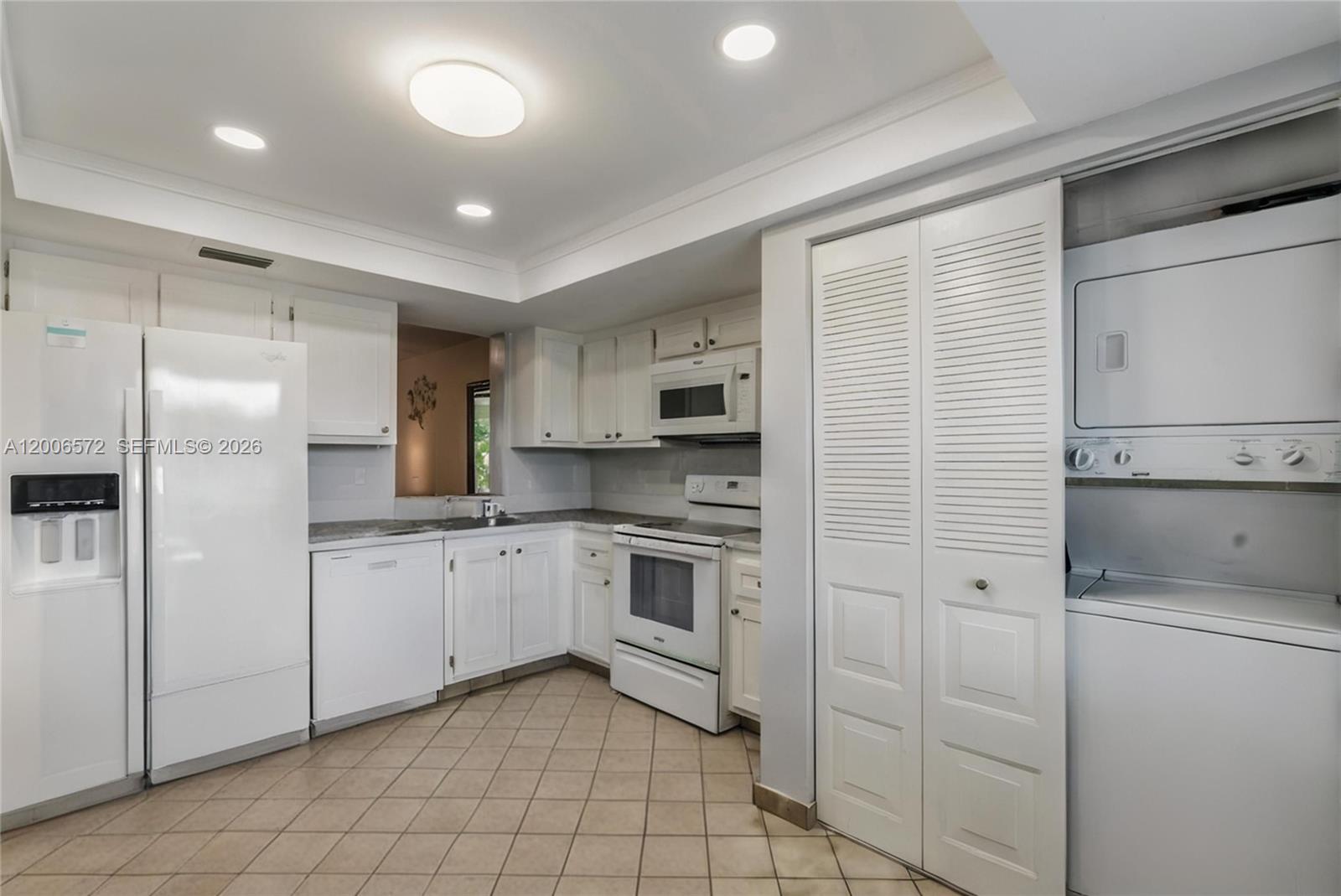 14 OF PALM SPRINGS 2 COND - Residential