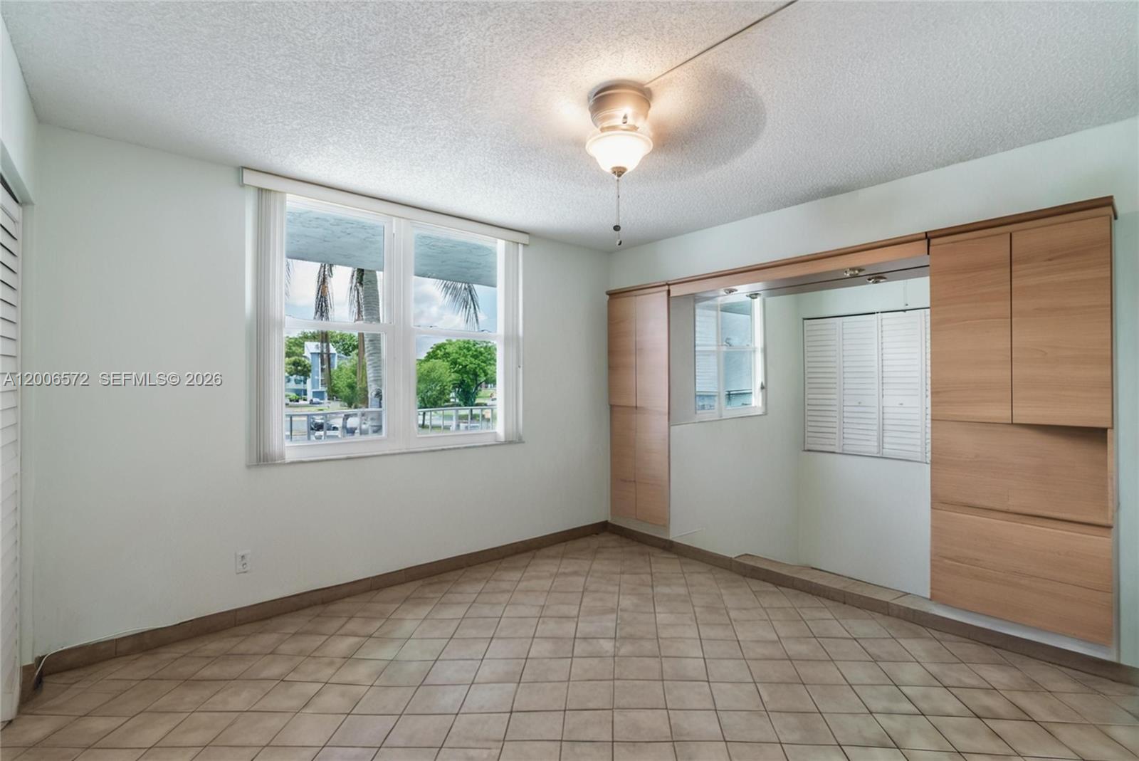 14 OF PALM SPRINGS 2 COND - Residential