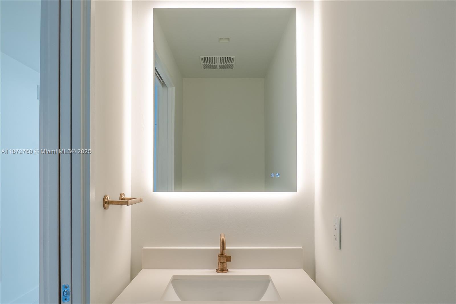 BAY BREEZE - Residential Lease