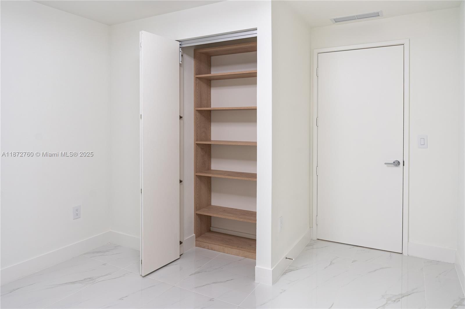 BAY BREEZE - Residential Lease