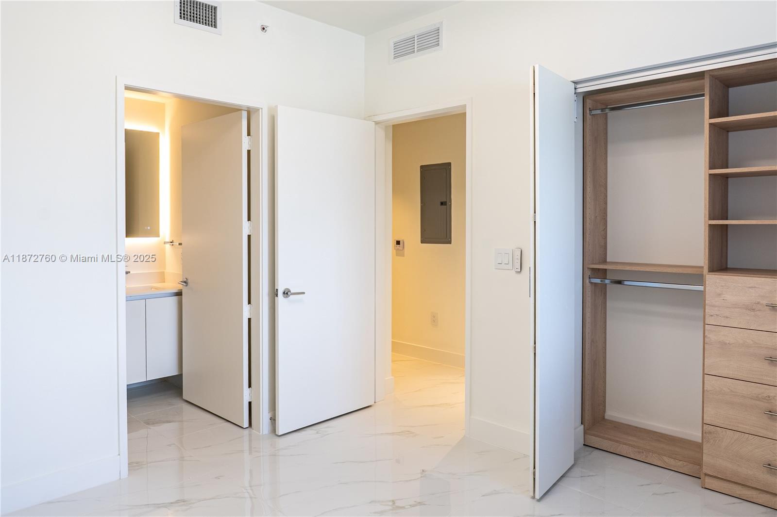 BAY BREEZE - Residential Lease