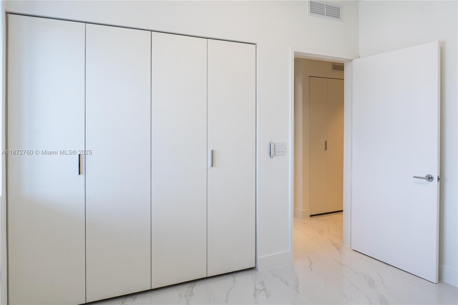 BAY BREEZE - Residential Lease