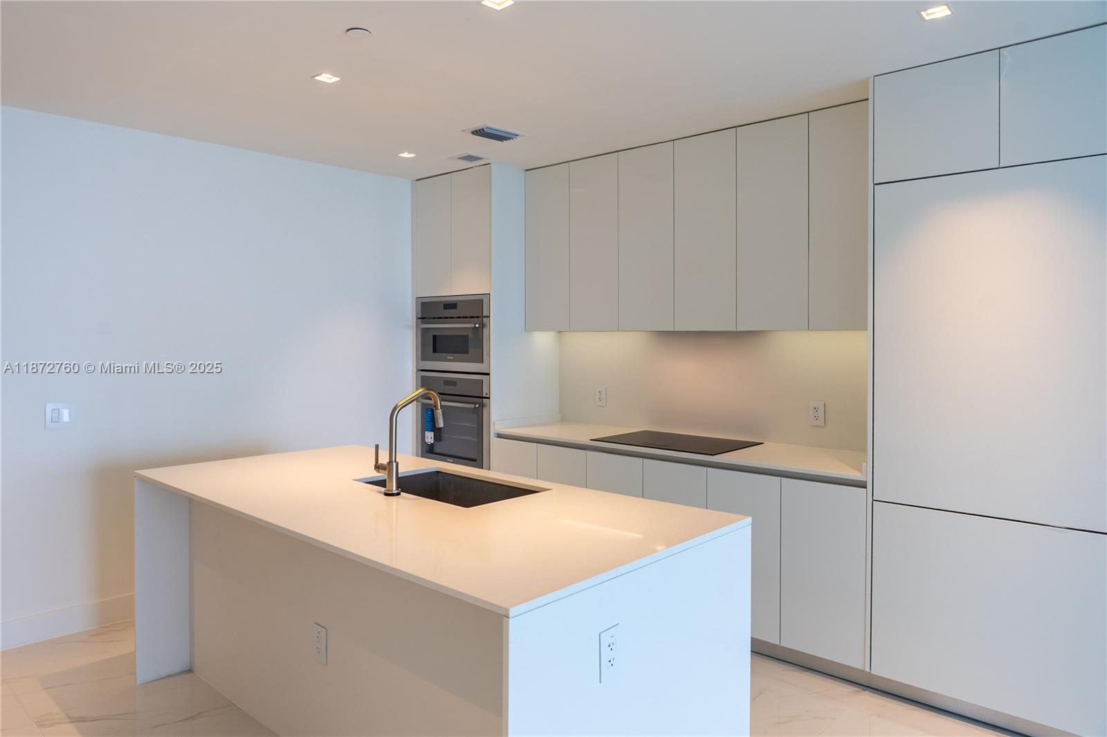 BAY BREEZE - Residential Lease