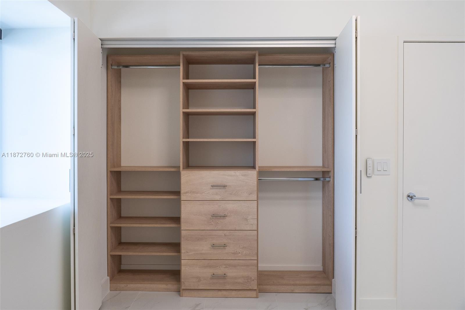 BAY BREEZE - Residential Lease