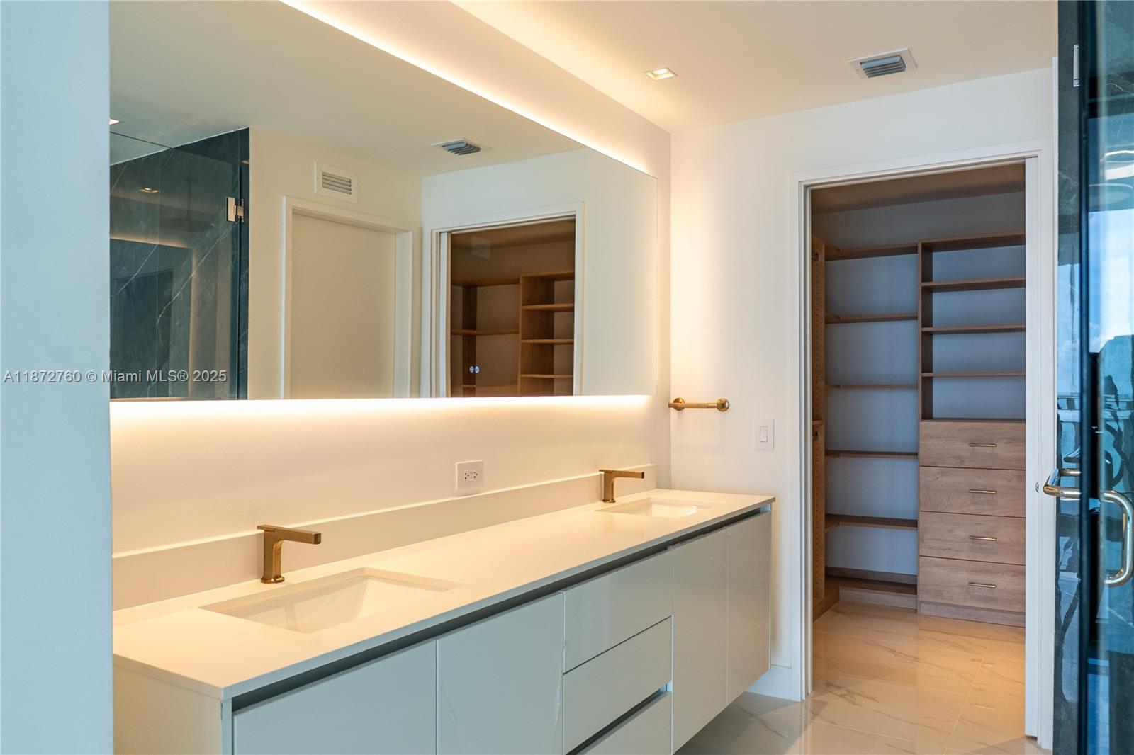 BAY BREEZE - Residential Lease