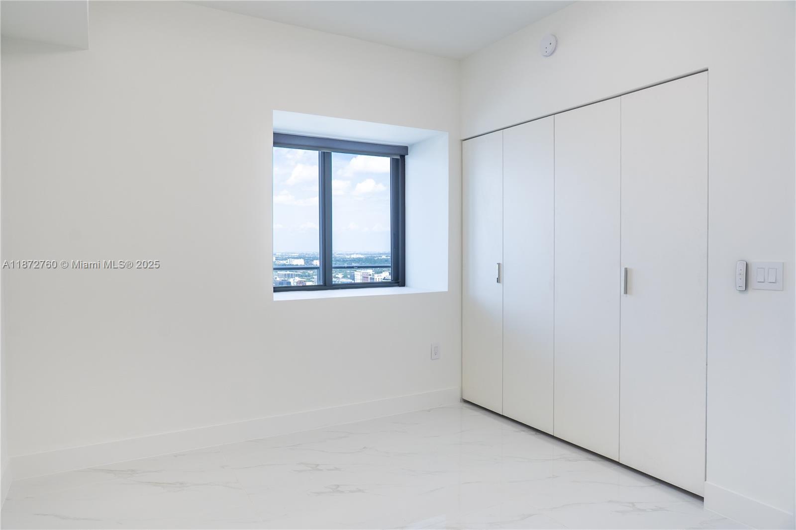 BAY BREEZE - Residential Lease