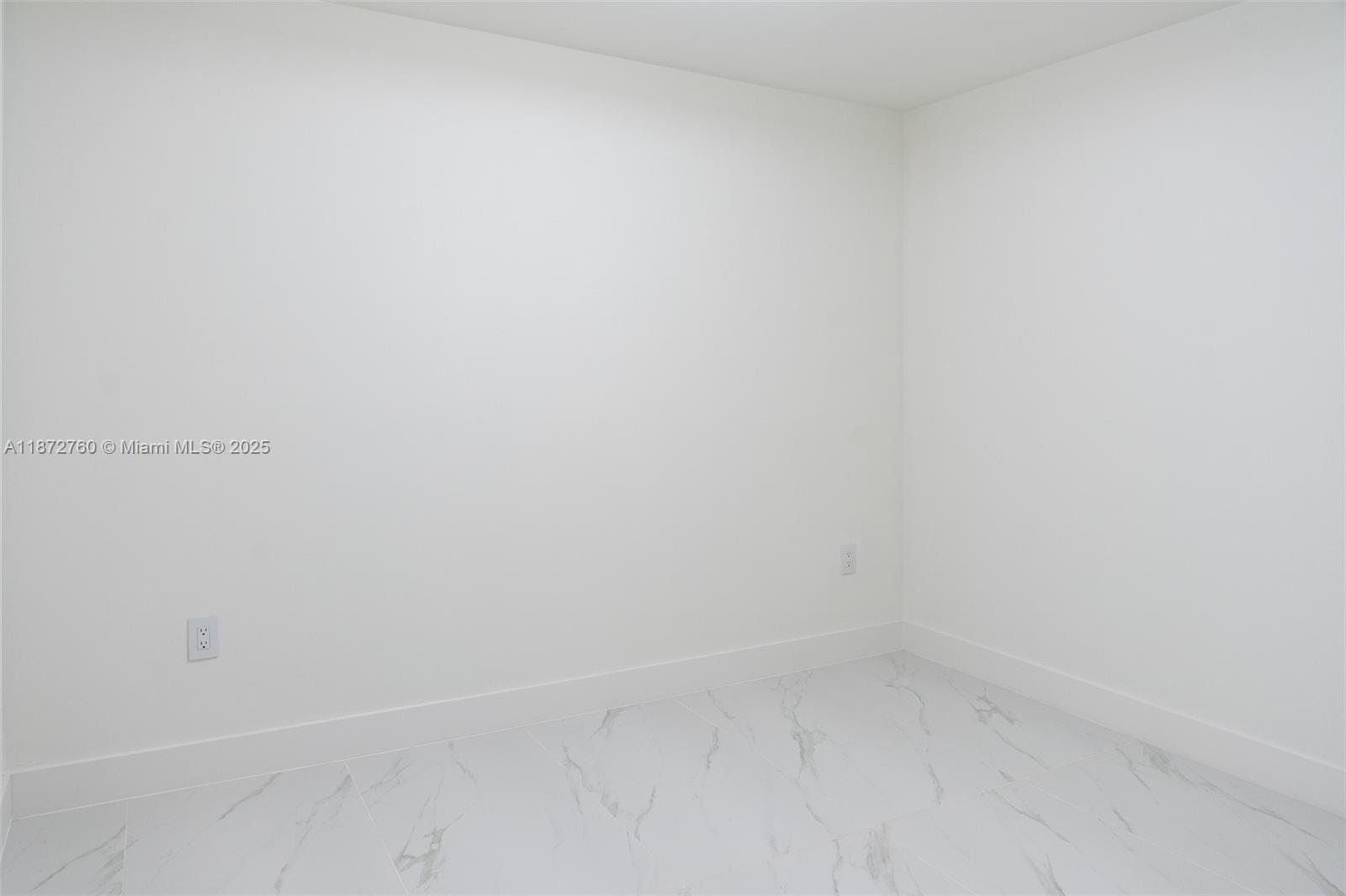 BAY BREEZE - Residential Lease