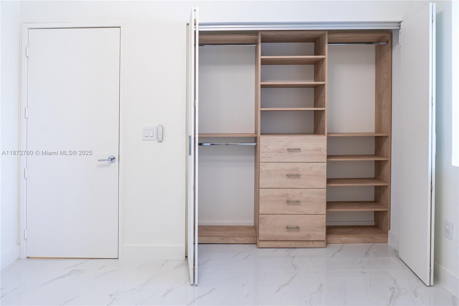 BAY BREEZE - Residential Lease