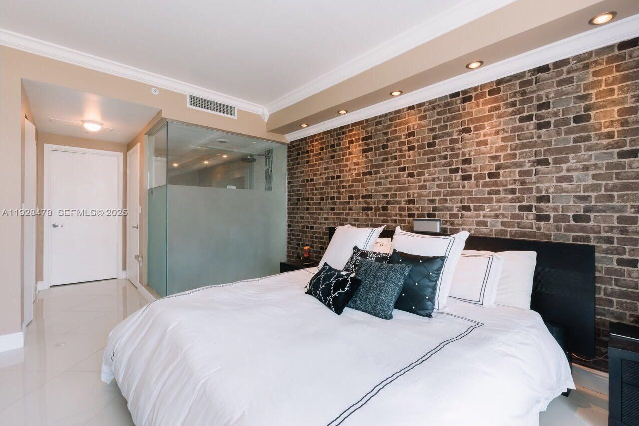 MINT CONDOMINIUM - Residential