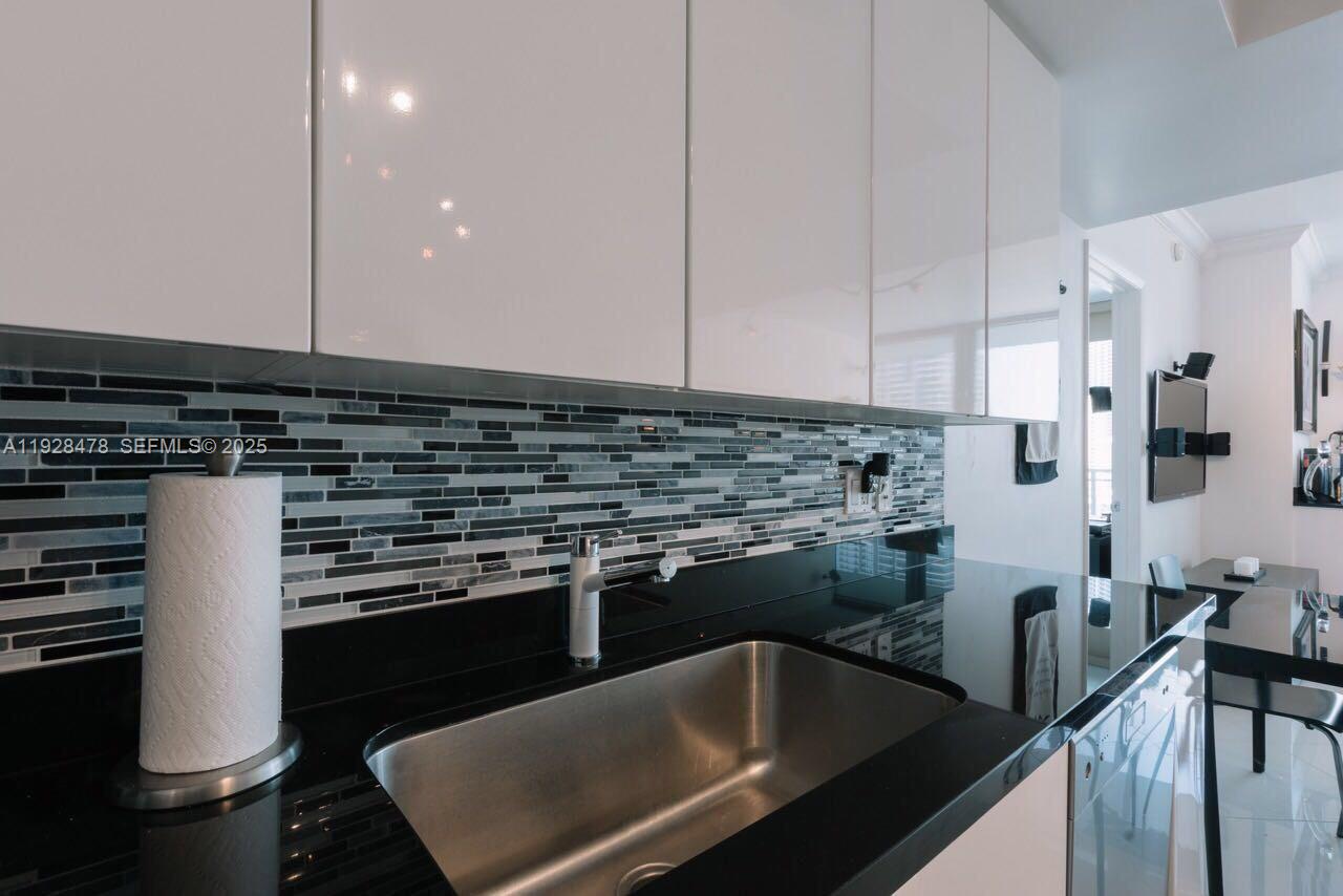 MINT CONDOMINIUM - Residential