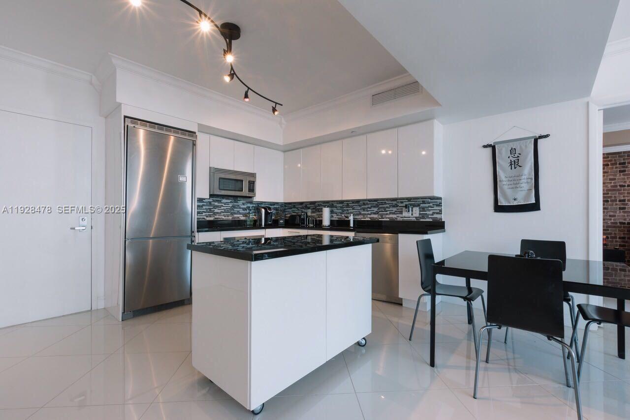 MINT CONDOMINIUM - Residential