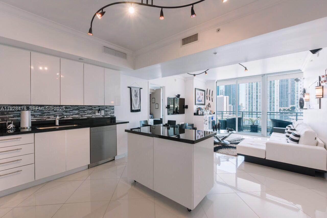 MINT CONDOMINIUM - Residential