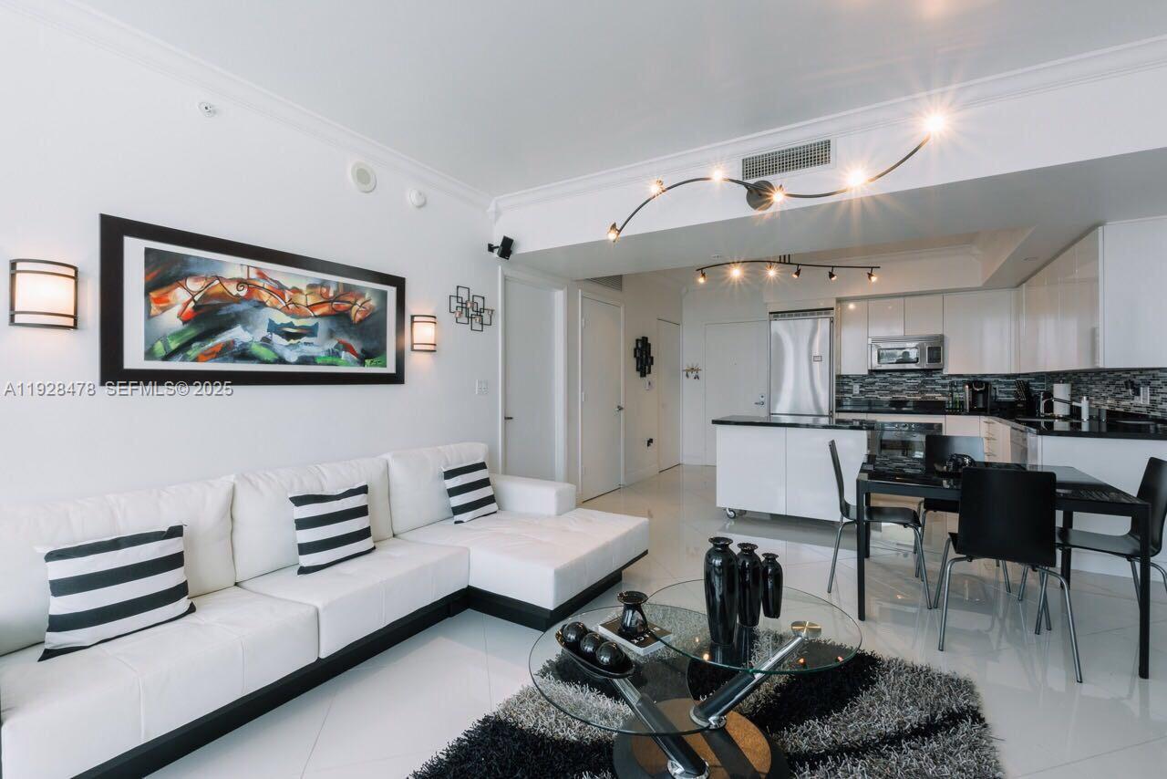 MINT CONDOMINIUM - Residential