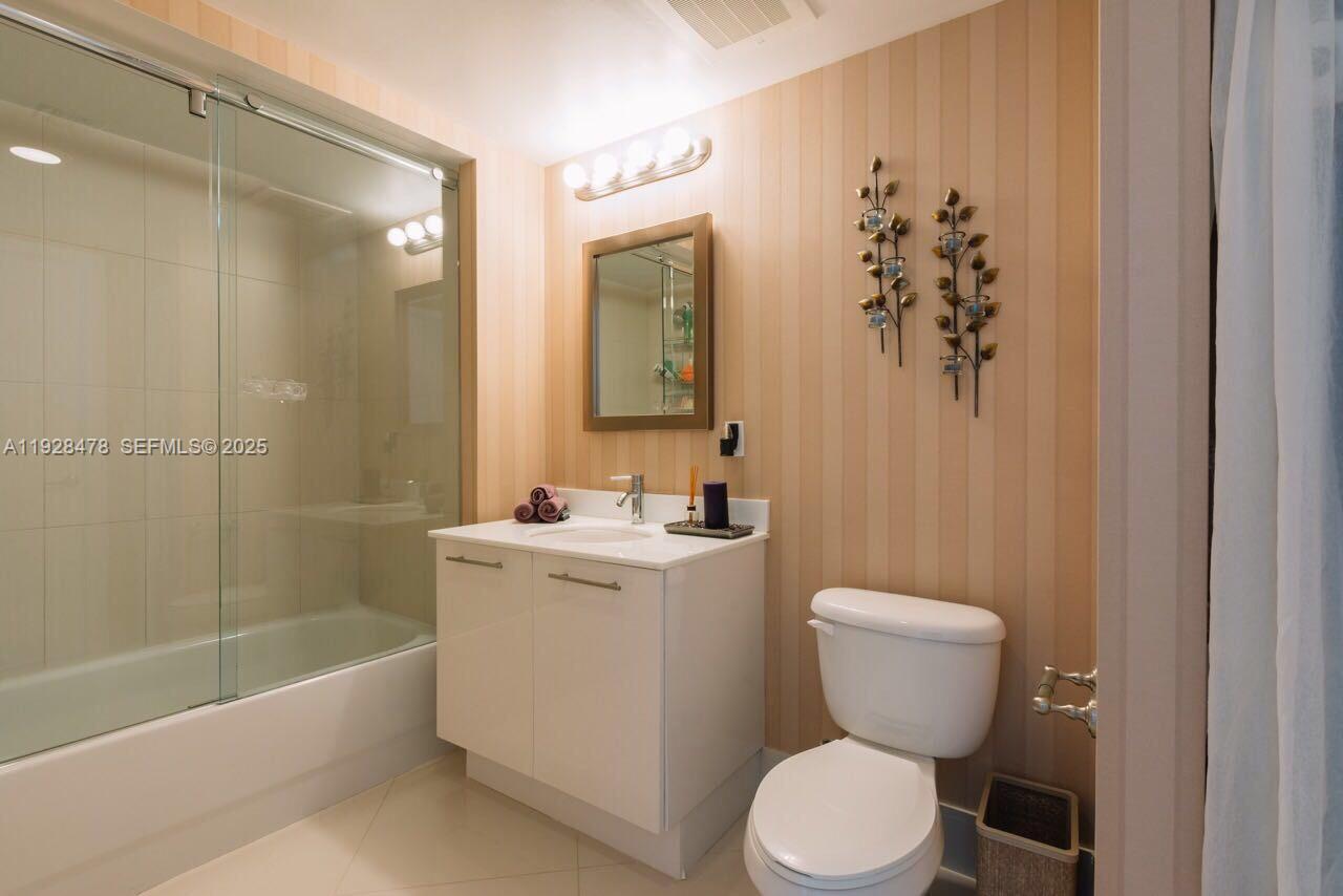 MINT CONDOMINIUM - Residential