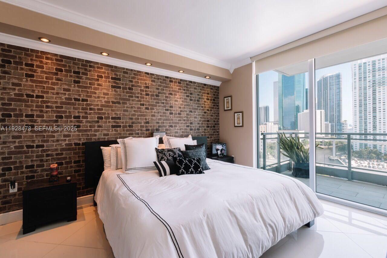 MINT CONDOMINIUM - Residential