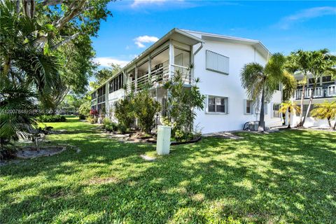 Tiny photo for 28 Islewood B #28, Deerfield Beach, FL 33442 (MLS # A12007848)