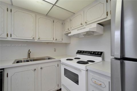 Tiny photo for 28 Islewood B #28, Deerfield Beach, FL 33442 (MLS # A12007848)