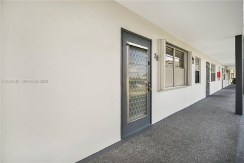 Tiny photo for 28 Islewood B #28, Deerfield Beach, FL 33442 (MLS # A12007848)