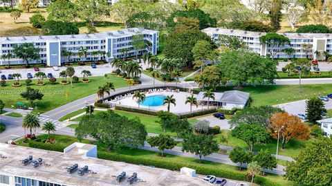 Tiny photo for 28 Islewood B #28, Deerfield Beach, FL 33442 (MLS # A12007848)