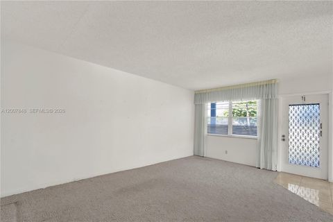 Tiny photo for 28 Islewood B #28, Deerfield Beach, FL 33442 (MLS # A12007848)