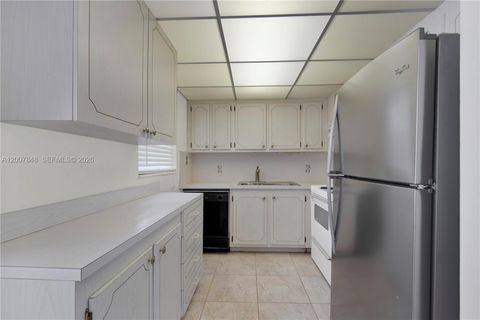 Tiny photo for 28 Islewood B #28, Deerfield Beach, FL 33442 (MLS # A12007848)