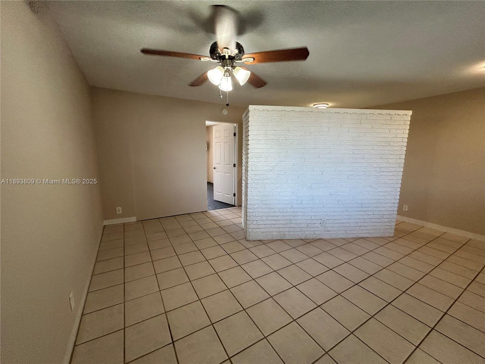 OAKLAND BOULEVARD DEV - Residential Lease