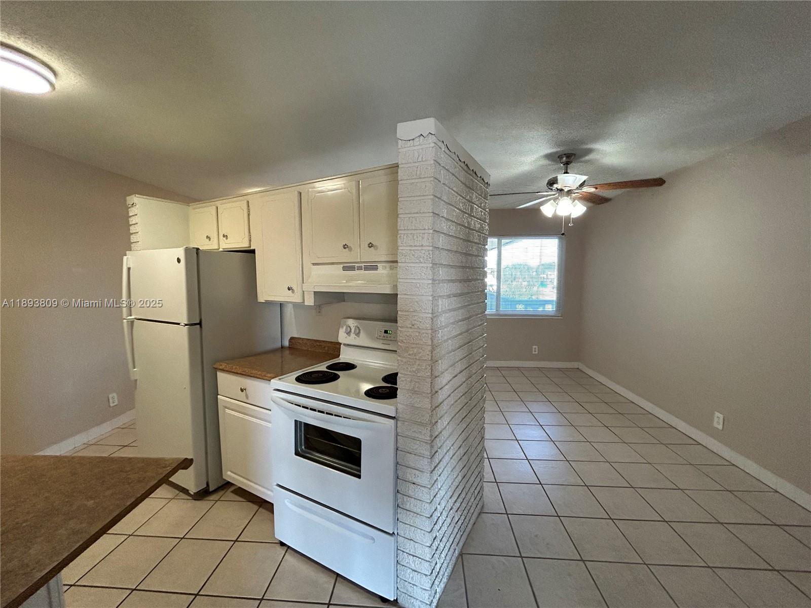 OAKLAND BOULEVARD DEV - Residential Lease