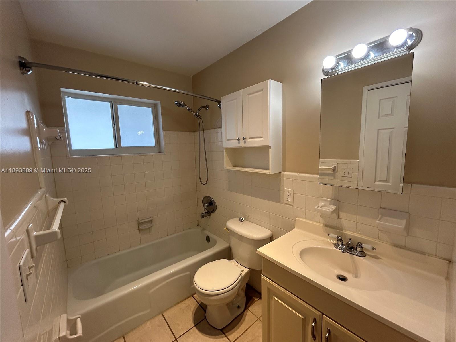 OAKLAND BOULEVARD DEV - Residential Lease