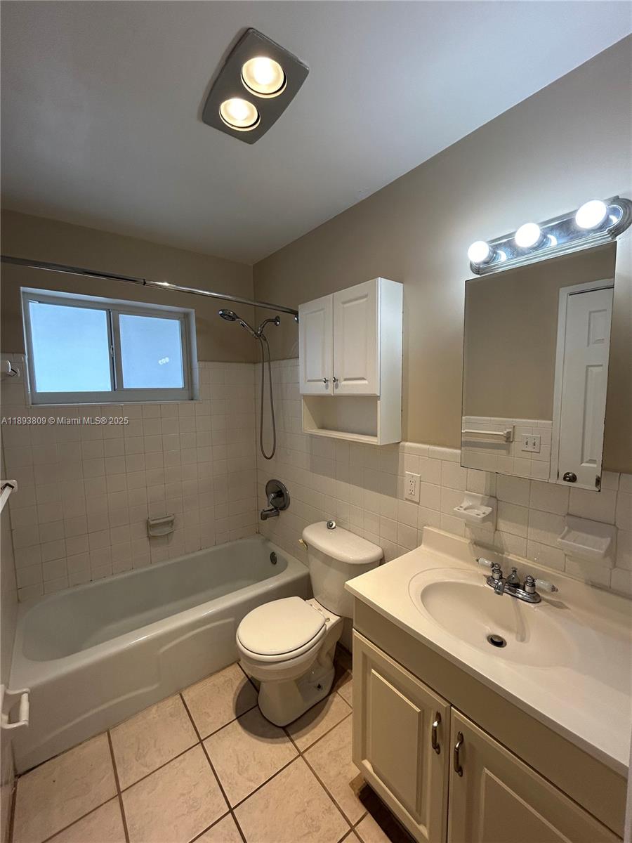 OAKLAND BOULEVARD DEV - Residential Lease