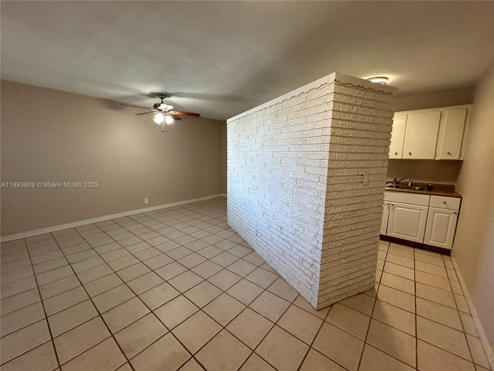 OAKLAND BOULEVARD DEV - Residential Lease