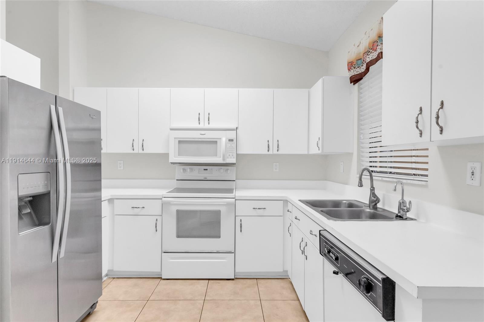 CELEBRATION POINT CONDO N - Residential