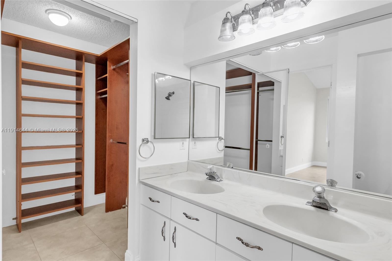 CELEBRATION POINT CONDO N - Residential