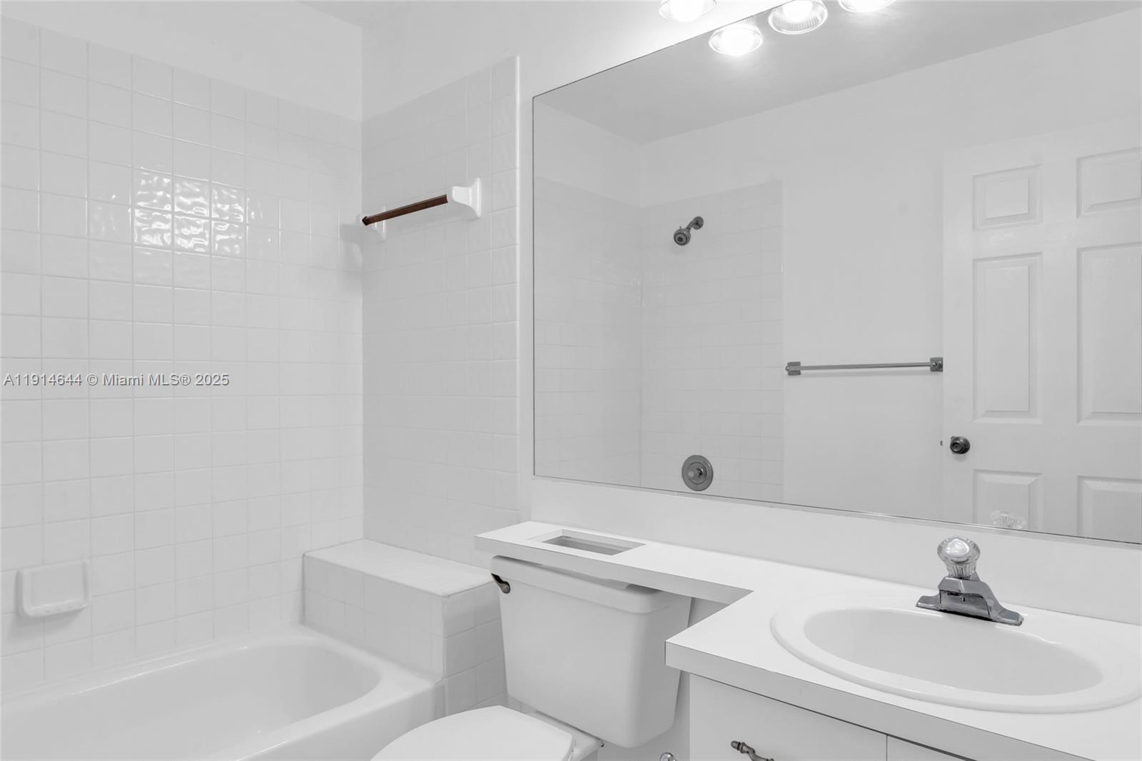 CELEBRATION POINT CONDO N - Residential