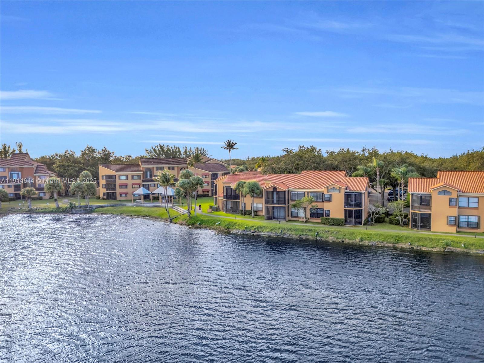 CELEBRATION POINT CONDO N - Residential