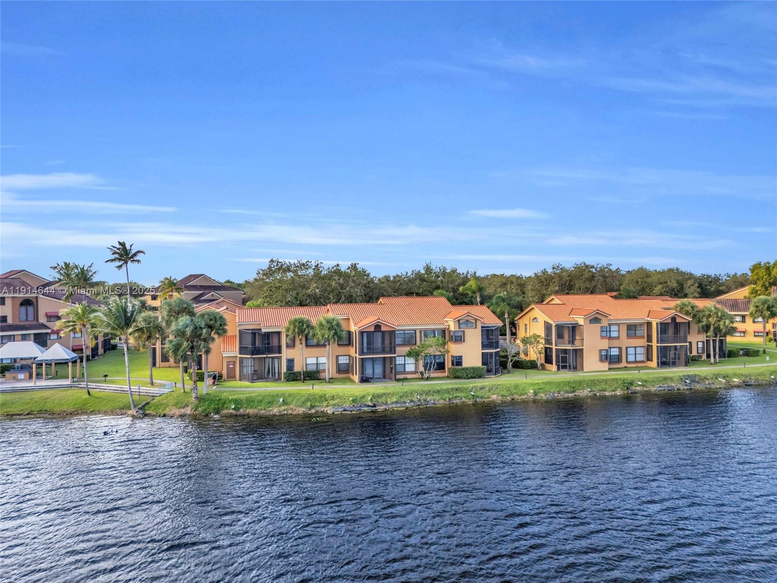 15563 N Miami Lakeway N