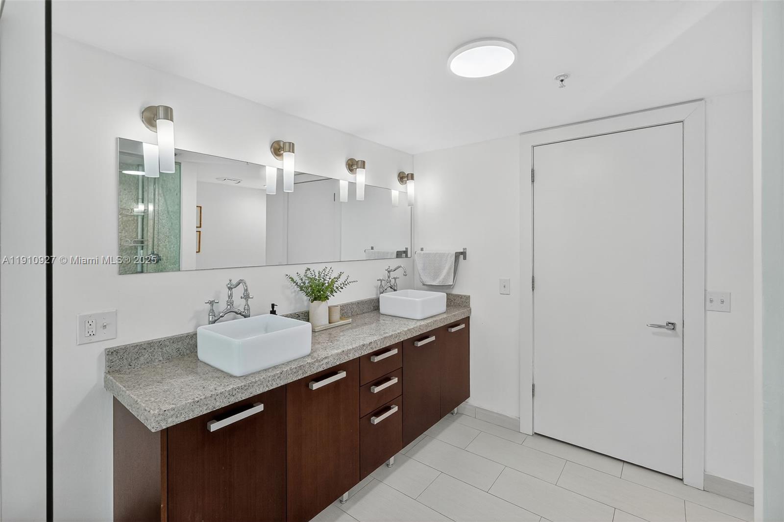 IOS ON THE BAY CONDO - Residential