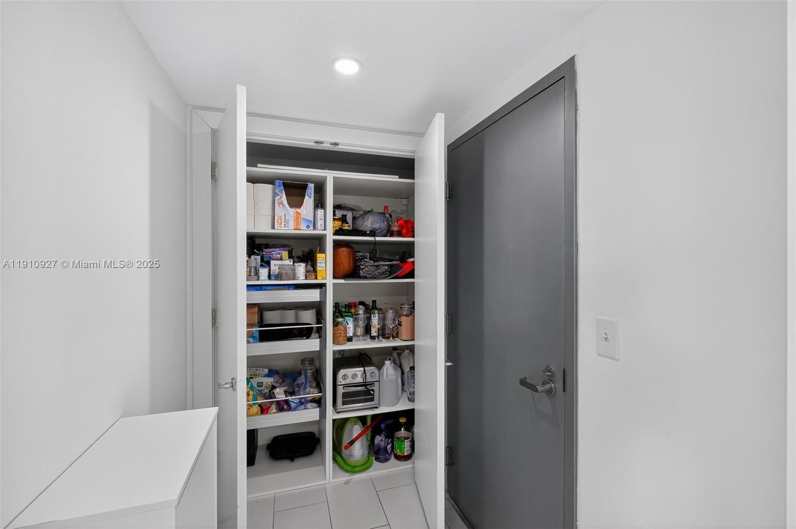 IOS ON THE BAY CONDO - Residential