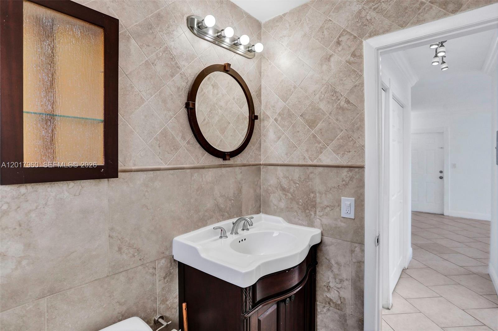 713 COLLINS CONDO - Residential Lease