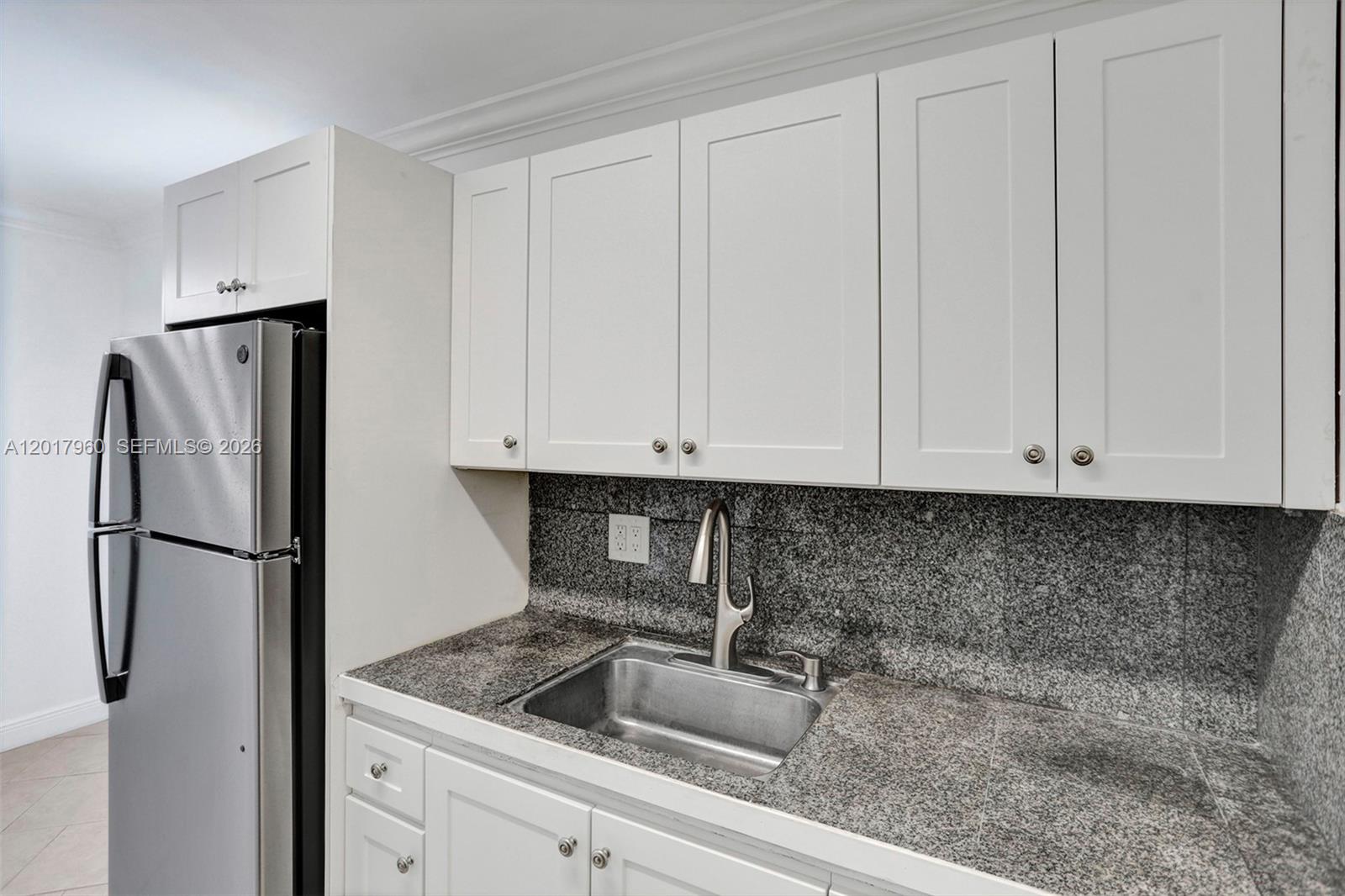 713 COLLINS CONDO - Residential Lease