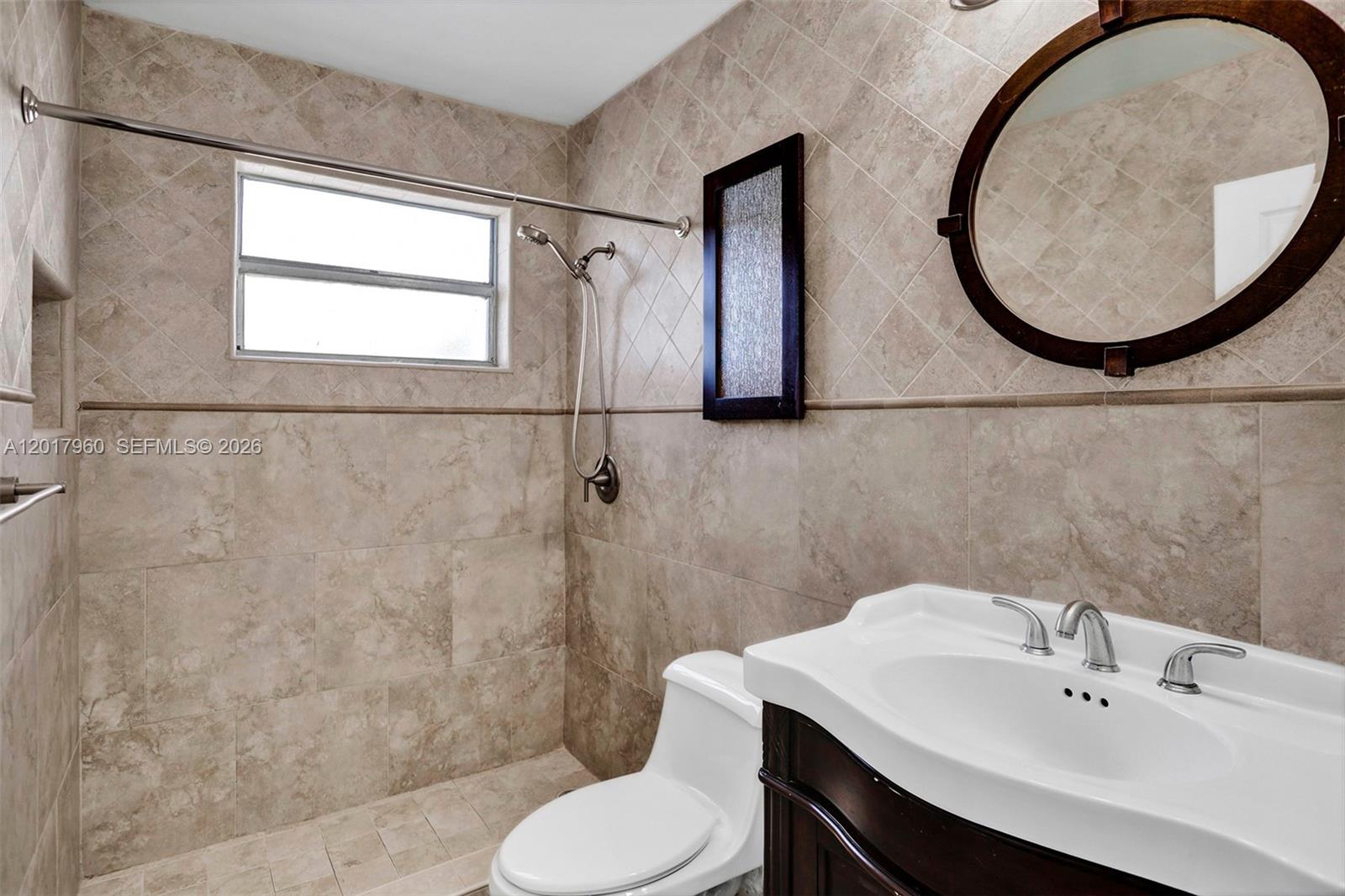 713 COLLINS CONDO - Residential Lease