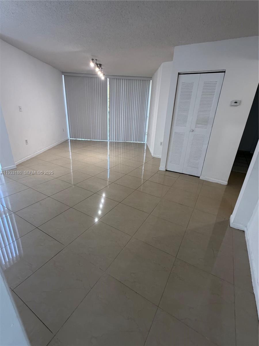 LAS BRISAS@ COUNTRY CLUB - Residential